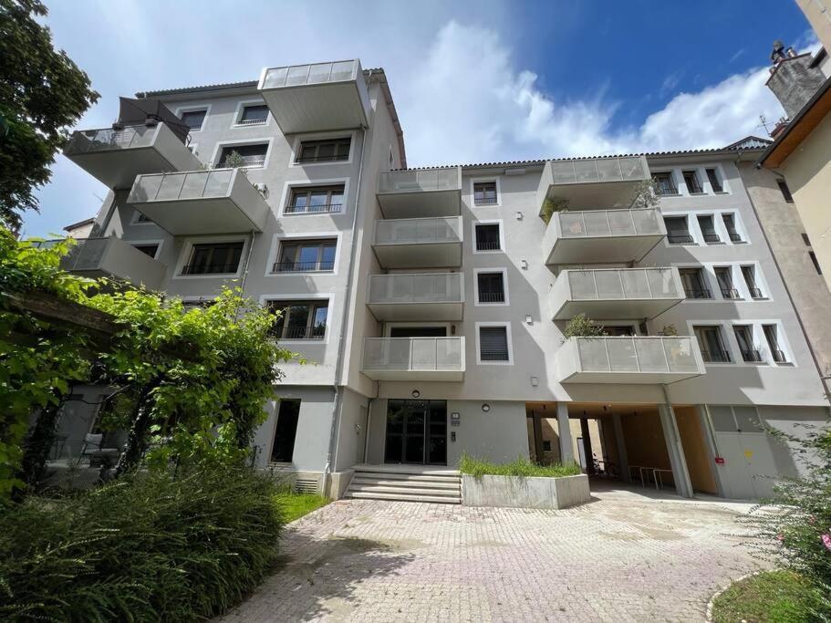 Apartment Secret Garden Calme Et Terrasse En Hyper-centre Grenoble